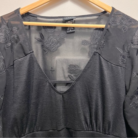 Torrid Black Vneck Semi Sheer Floral Tshirt Size 2 - Picture 3 of 9